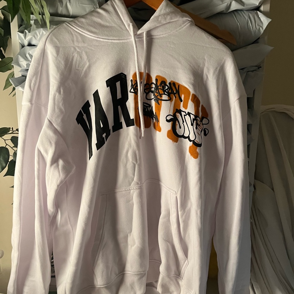 Varsity H&M hoodie white new never worn.         Currently Sold Out | 1 Day 📦✈️